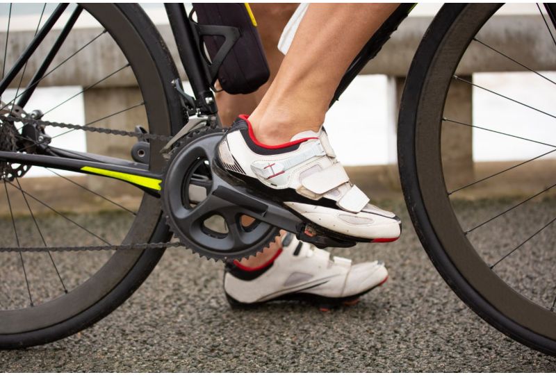 Klickschuhe auf einem Fahrrad