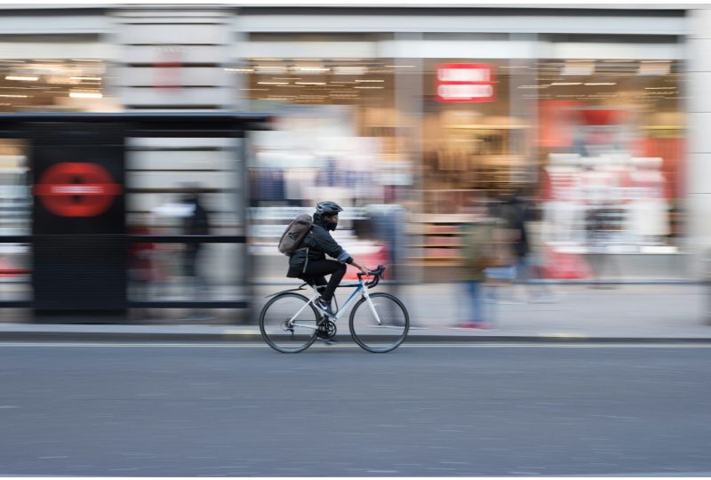 Pendler auf seinem Fahrrad