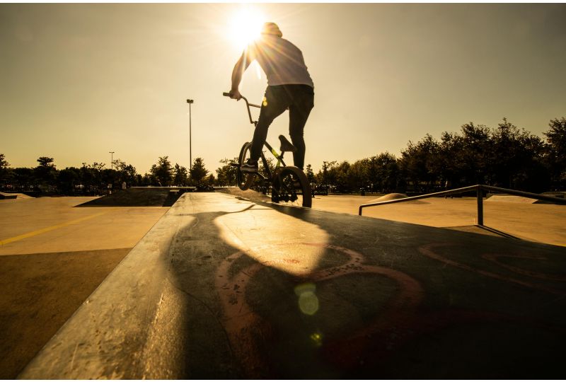 Radfahrer in einem Bikepark
